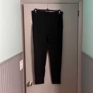 Size 1X Simply Vera Wang black leggings.